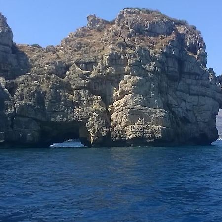 Holiday Home Cala Bianca 卡斯泰拉马莱 外观 照片