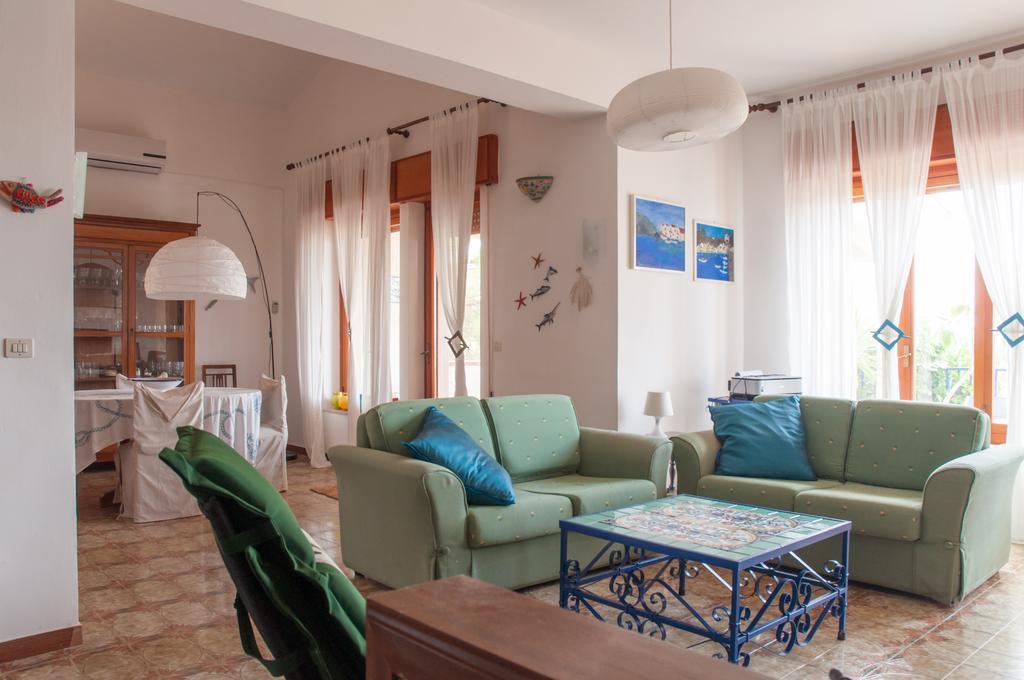 Holiday Home Cala Bianca 卡斯泰拉马莱 外观 照片